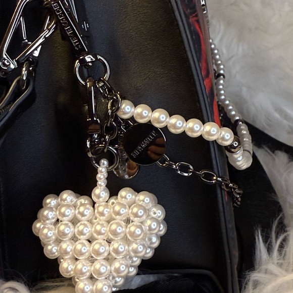 Steve Madden 🌹 Bevelyn Roses Valentines Day Crossbody Bag + Kiss N Tell Perfume - Picture 4 of 9